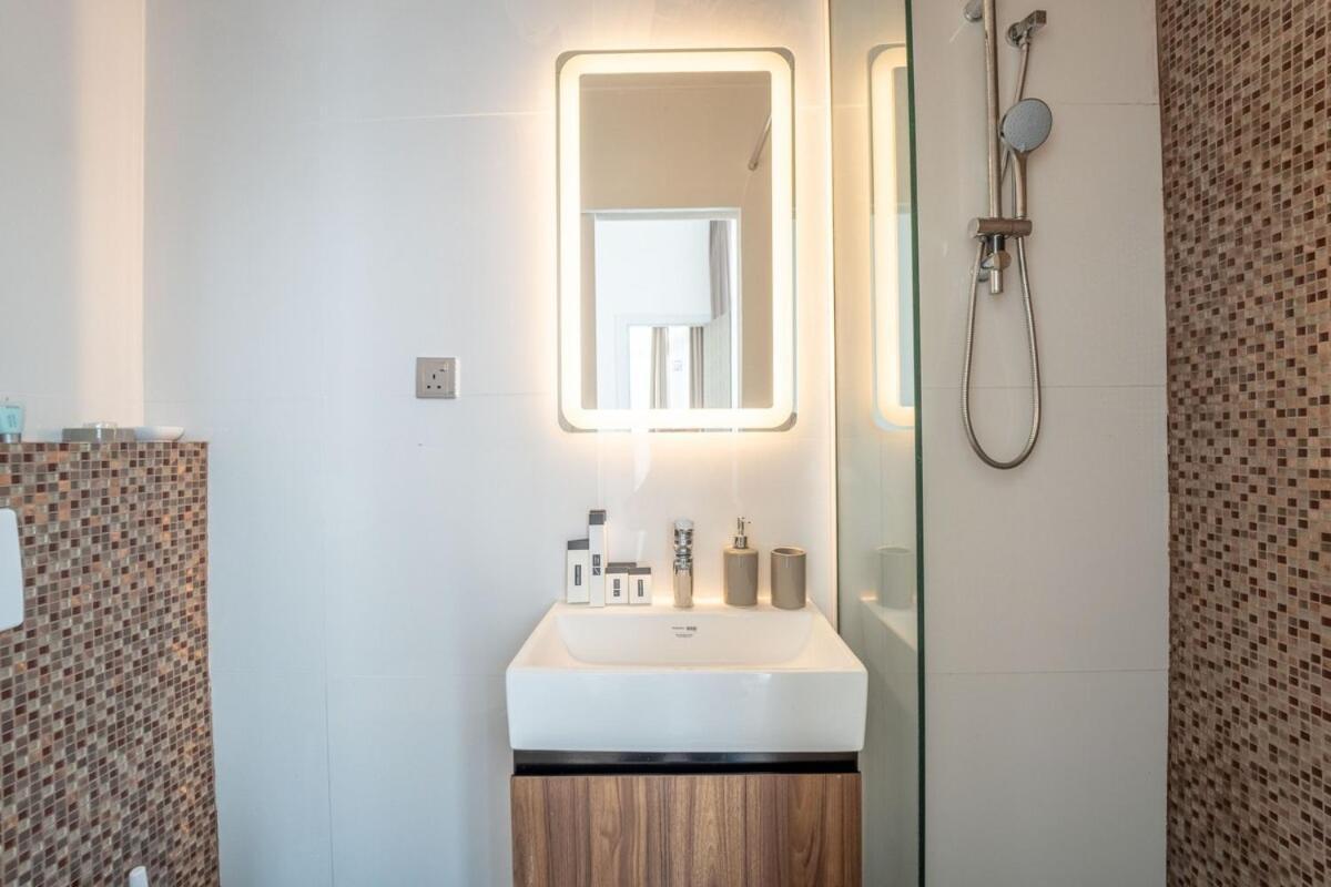 Aws Holiday Homes - Luxurious 2Br In Business Bay ドバイ エクステリア 写真