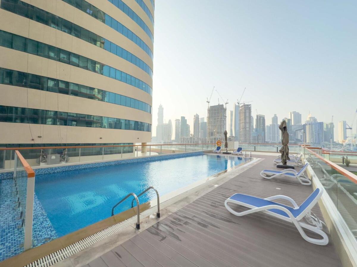 Aws Holiday Homes - Luxurious 2Br In Business Bay ドバイ エクステリア 写真